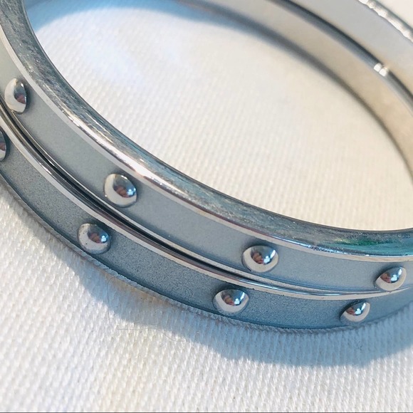 ❗️1 Left❗️EUC Coach 1/4” Silver Stud Bangle - Picture 6 of 7